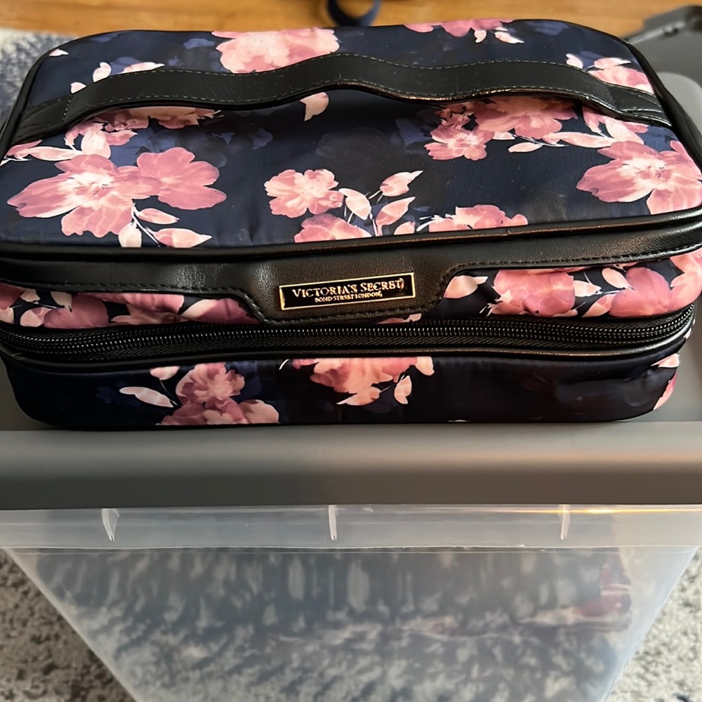 Victorias Secret make-up/travel case